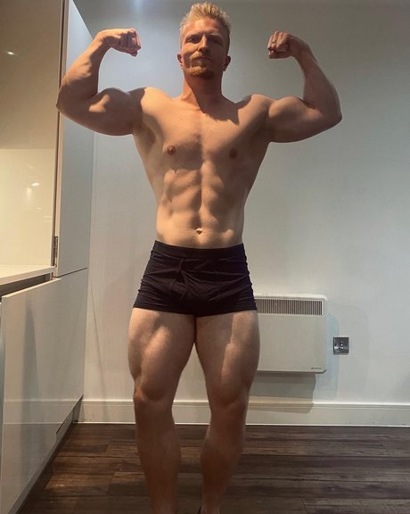 Foto di nudo di fuga di OnlyFans di Matt Kitson