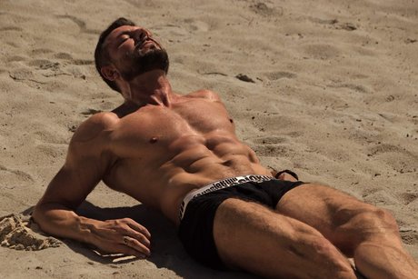 Foto di nudo di fuga di OnlyFans di Master Wolf