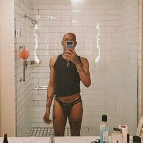 Foto di nudo di fuga di OnlyFans di Norman Batez