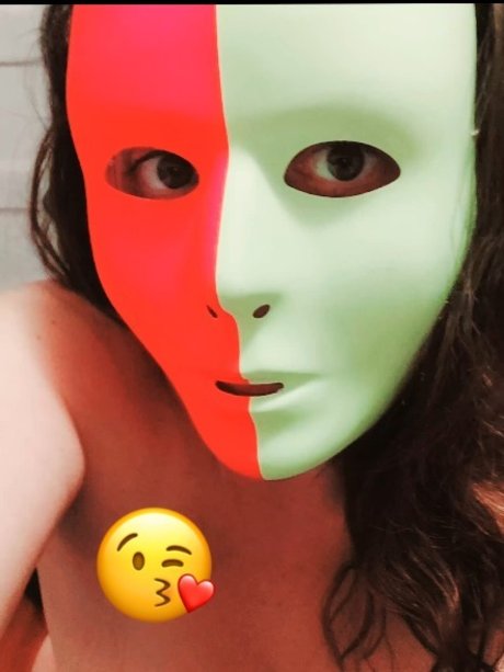 Foto di nudo di fuga di OnlyFans di Xxmaskupbittyxx