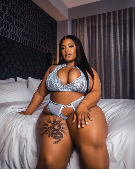 Foto di nudo di fuga di OnlyFans di Chloe Santiago 
