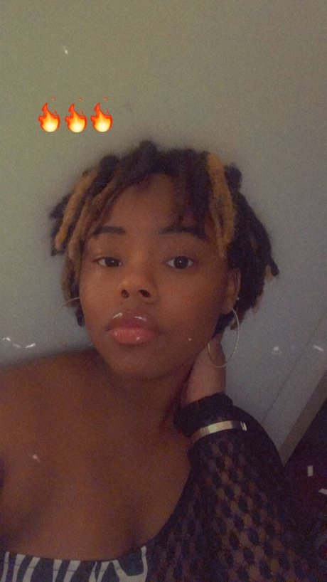 Foto di nudo di fuga di OnlyFans di Blasian Queen