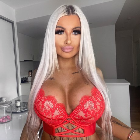 Foto di nudo di fuga di OnlyFans di Blondebarbiebimb
