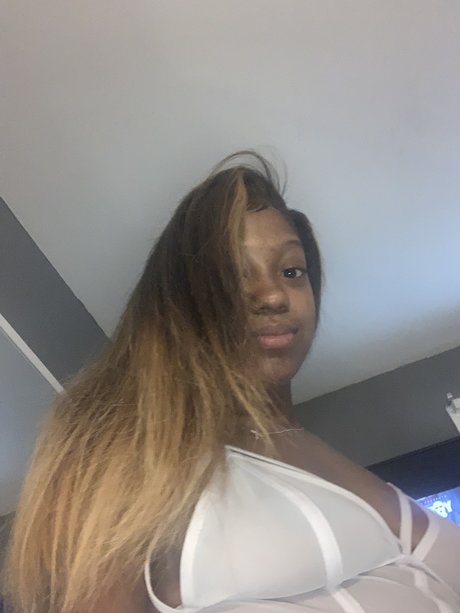Foto di nudo di fuga di OnlyFans di  Remykilla