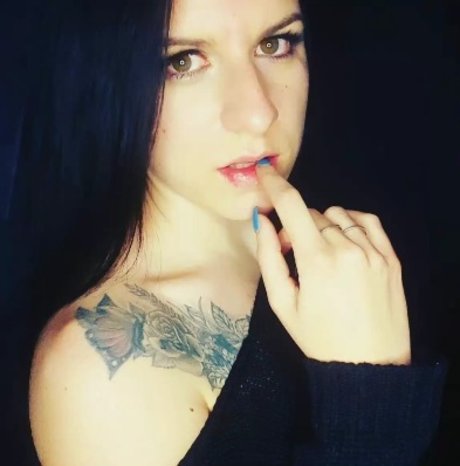 Foto di nudo di fuga di OnlyFans di Disi