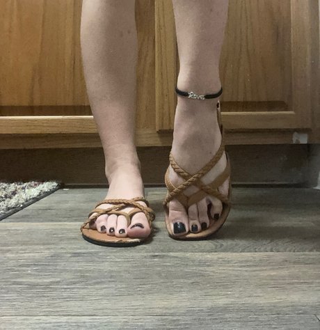 Foto di nudo di fuga di OnlyFans di  Feet Pics Only 