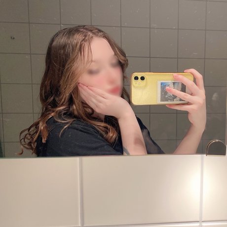 Foto di nudo di fuga di OnlyFans di May