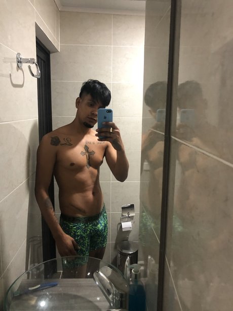 Foto di nudo di fuga di OnlyFans di Maykel 