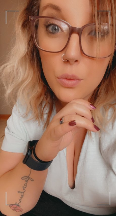 Foto di nudo di fuga di OnlyFans di May