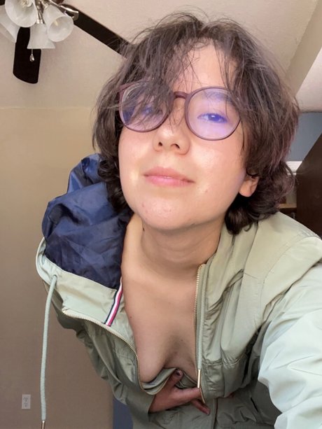Foto di nudo di fuga di OnlyFans di May