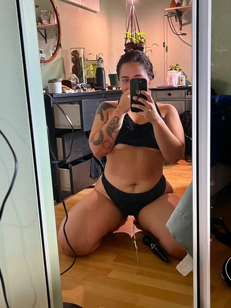 Foto di nudo di fuga di OnlyFans di May