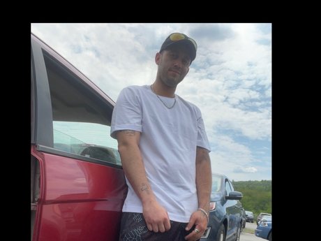 Foto di nudo di fuga di OnlyFans di Josh Messier