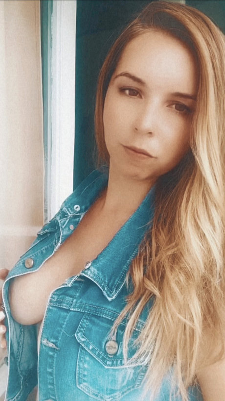 Foto di nudo di fuga di OnlyFans di Mery Love