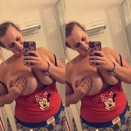Foto di nudo di fuga di OnlyFans di 