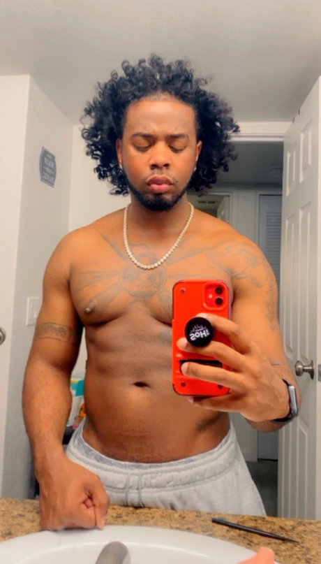 Foto di nudo di fuga di OnlyFans di Mercy The Ninja 