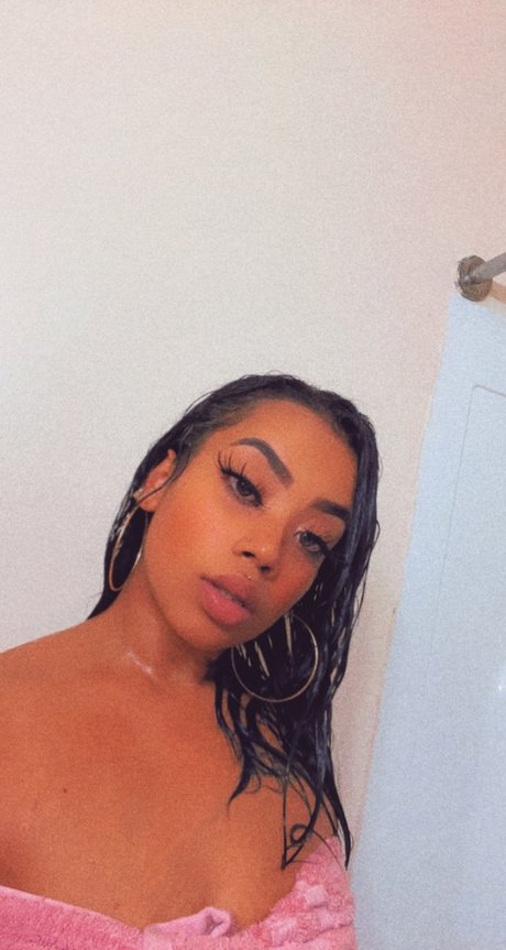 Foto di nudo di fuga di OnlyFans di Mercedes Baby