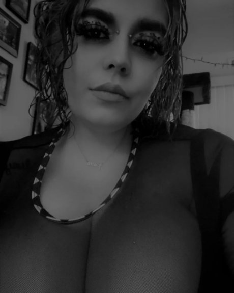 Foto di nudo di fuga di OnlyFans di Beebrat