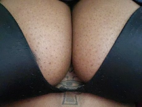Foto di nudo di fuga di OnlyFans di The Black Lily