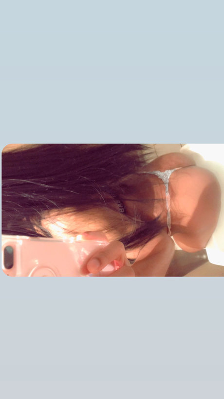 Foto di nudo di fuga di OnlyFans di Queen 