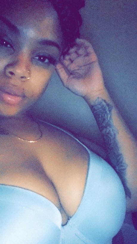Foto di nudo di fuga di OnlyFans di Lovelycurves69