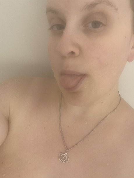 Foto di nudo di fuga di OnlyFans di Lyrical