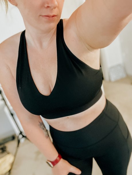 Foto di nudo di fuga di OnlyFans di Amalia Rayne