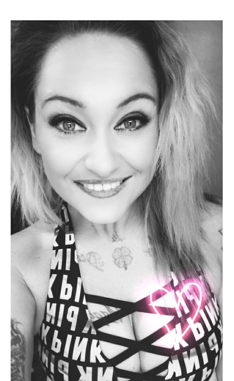 Foto di nudo di fuga di OnlyFans di Bella Luna
