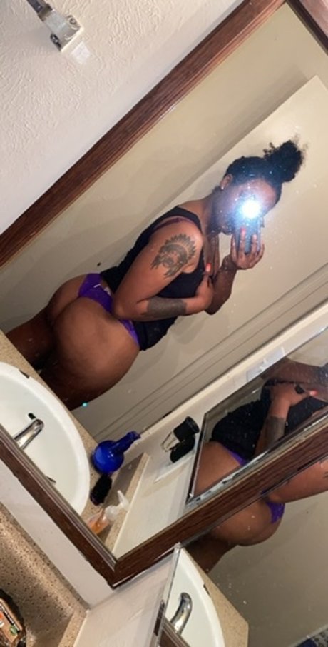 Foto di nudo di fuga di OnlyFans di Mariah