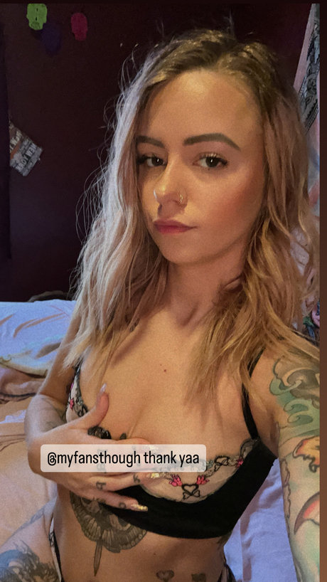 Foto di nudo di fuga di OnlyFans di I Love You