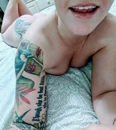 Foto di nudo di fuga di OnlyFans di Luxxxrose