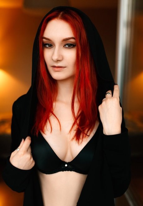Foto di nudo di fuga di OnlyFans di Vixena Siren