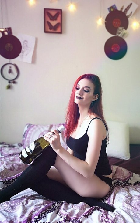 Foto di nudo di fuga di OnlyFans di Vixena Siren