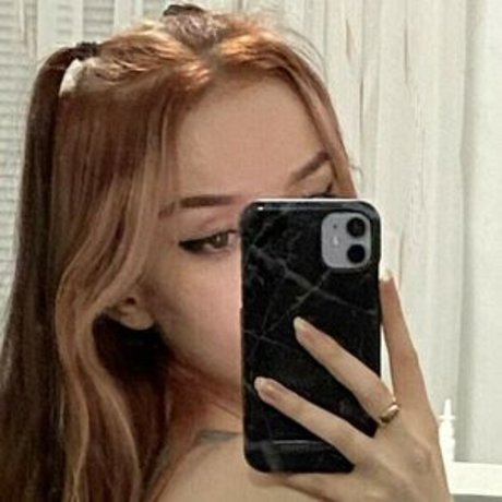 Foto di nudo di fuga di OnlyFans di Mikaya