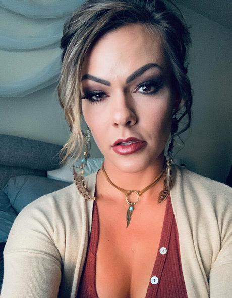 Foto di nudo di fuga di OnlyFans di Ailadonovannn