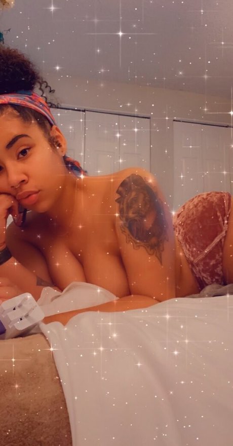 Foto di nudo di fuga di OnlyFans di Elusivemulatto