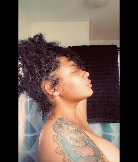 Foto di nudo di fuga di OnlyFans di Elusivemulatto