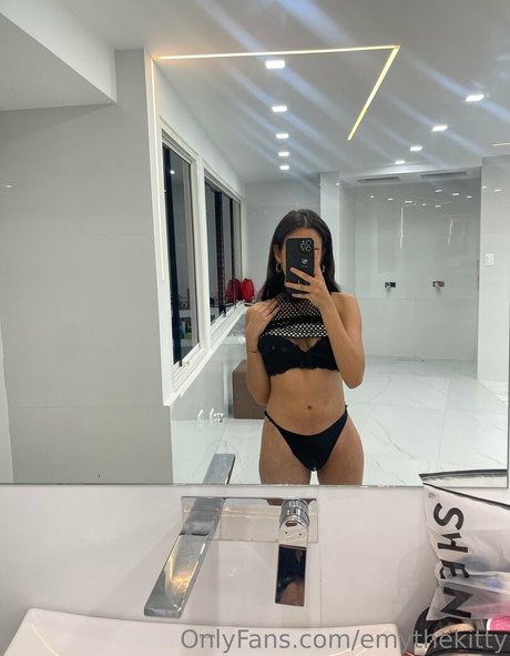Foto di nudo di fuga di OnlyFans di Emythekitty