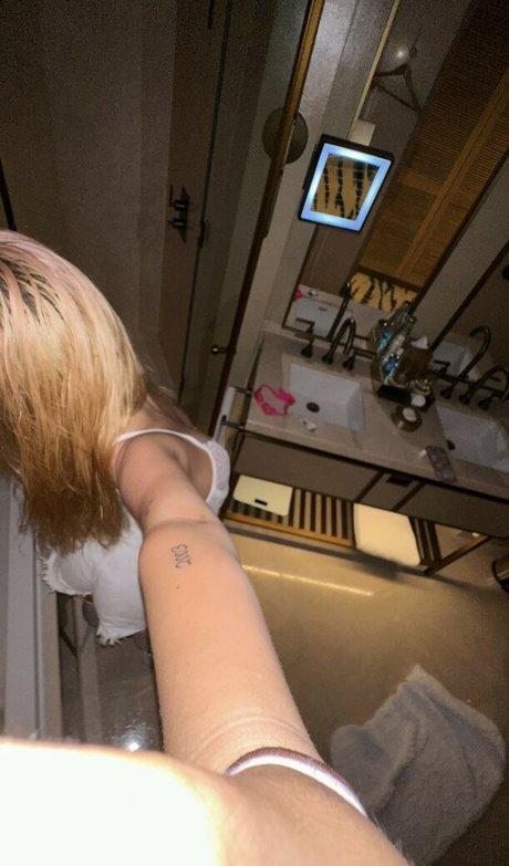 Foto di nudo di fuga di OnlyFans di Sweetasianchick03