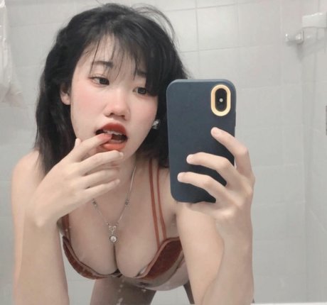 Foto di nudo di fuga di OnlyFans di Tarnapii