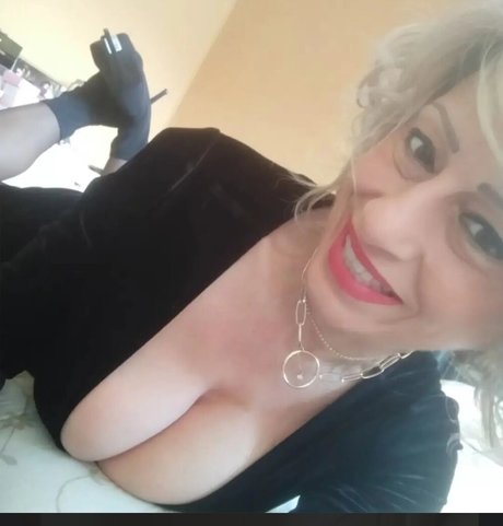 Foto di nudo di fuga di OnlyFans di Rosella Maione