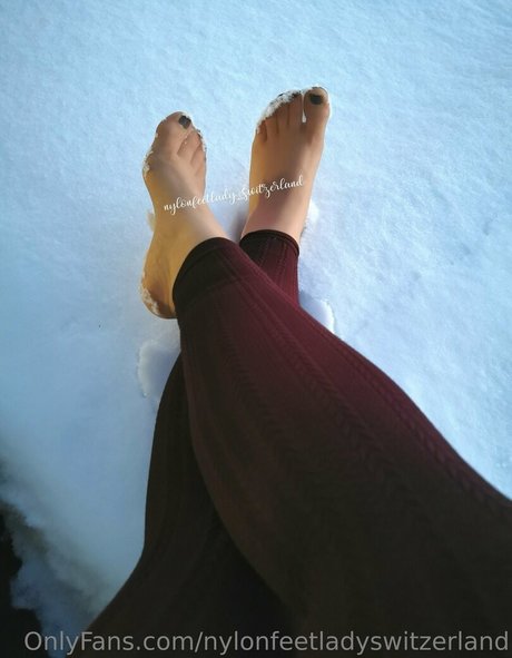 Foto di nudo di fuga di OnlyFans di Nylonfeetladyswitzerland