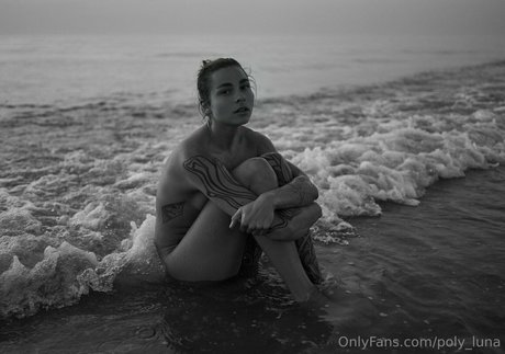 Foto di nudo di fuga di OnlyFans di Polyluna