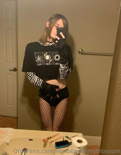 Femboycherryblossom