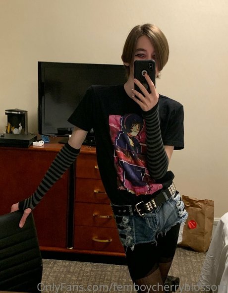 Foto di nudo di fuga di OnlyFans di Femboycherryblossom