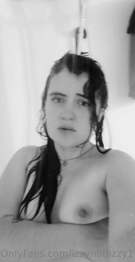Foto di nudo di fuga di OnlyFans di Izzynotlizzy1