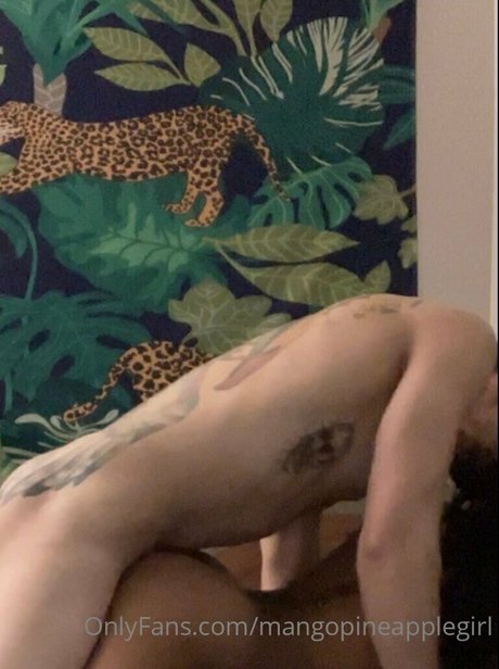 Foto di nudo di fuga di OnlyFans di Mangopineapplegirl