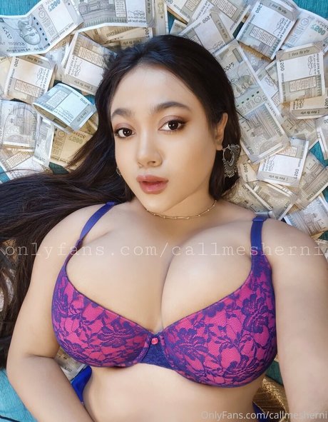 Foto di nudo di fuga di OnlyFans di Callmesherni