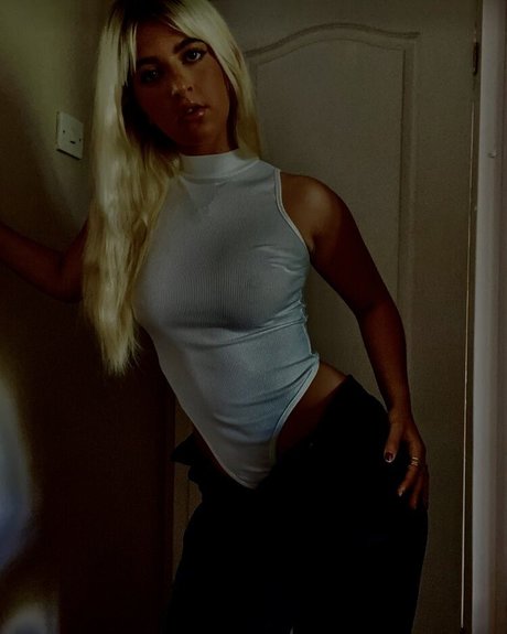 Foto di nudo di fuga di OnlyFans di Izzy Taffs