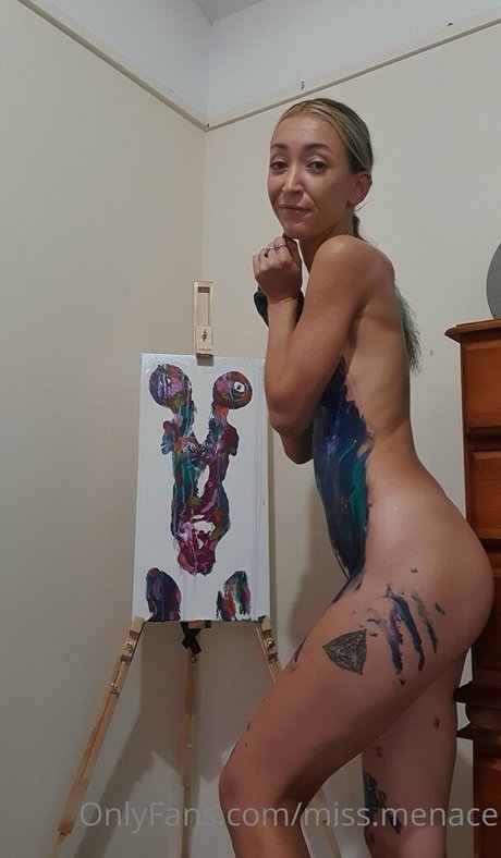Foto di nudo di fuga di OnlyFans di Missmenaceof