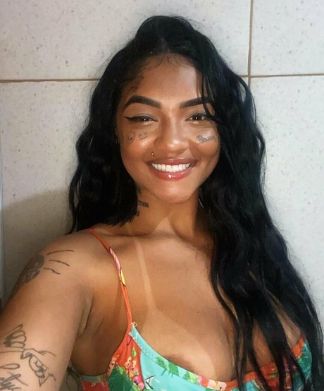 Foto di nudo di fuga di OnlyFans di Bandiva